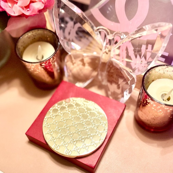 Gucci Gold Monogram Compact Makeup Mirror - Picture 3 of 4